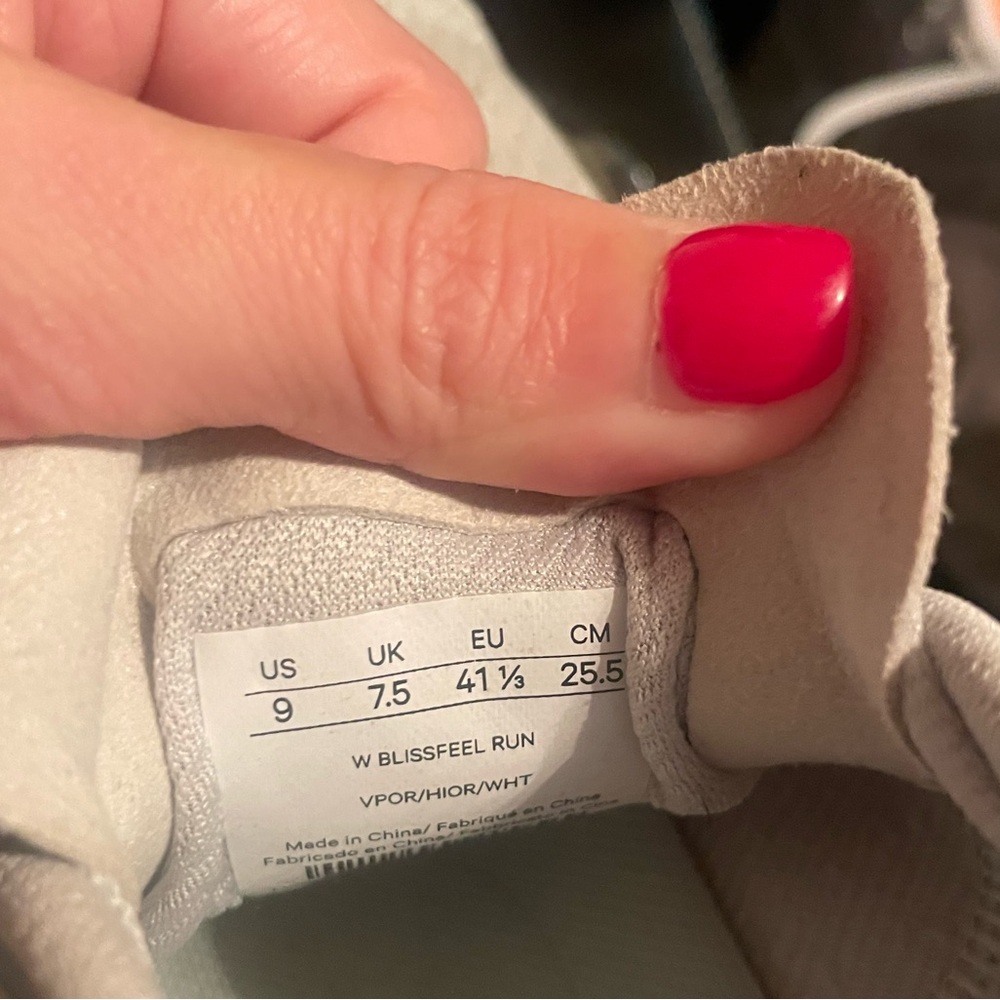 Size 9 Lululemon Athletica Blissfeel shoes - like new condition! - Picture 6 of 6
